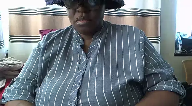 Snapshot of BustyyGoddess chatting on 01.22.25 BustyyGoddess online show from 01.22.25
