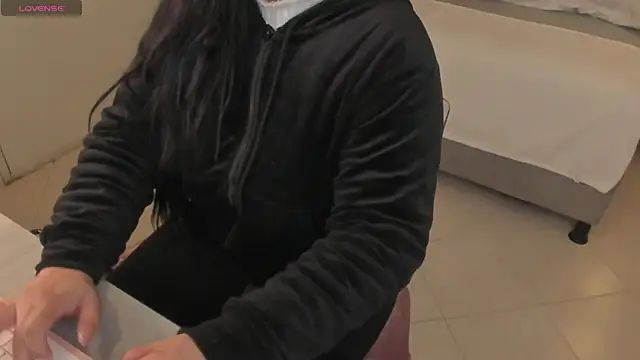 scarlet miller1 online show from 10.22.25