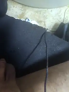 Snapshot of mustican422 chatting on 10.11.25 mustican422 online show from 10.11.25