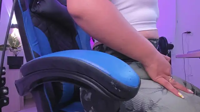 izaro22 online show from 11.18.25