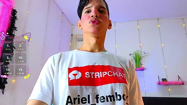 Snapshot of Ariel_Femboy_ chatting on 09.19.25 Ariel Femboy online show from 09.19.25