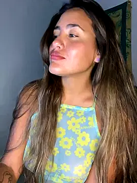 Snapshot of fenixgre chatting on 10.11.25 fenixgre online show from 10.11.25