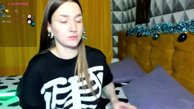 Snapshot of Pink_diablo chatting on 12.19.24 Pink diablo online show from 12.19.24