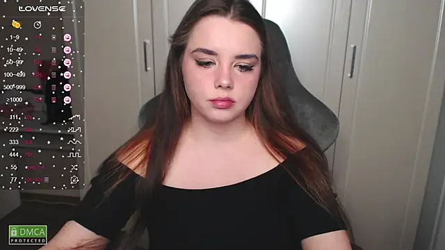 Snapshot of aliice_cutie chatting on 12.18.24 aliice cutie online show from 12.18.24