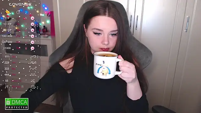 Snapshot of aliice_cutie chatting on 03.01.25 aliice cutie online show from 03.01.25