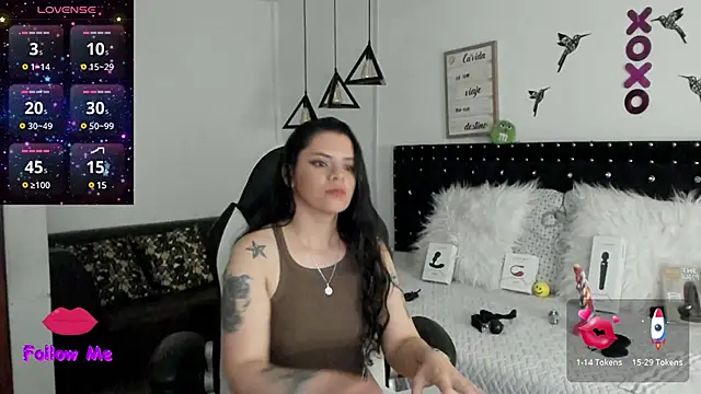 Snapshot of natasha_logan_ chatting on 12.17.24 natasha logan online show from 12.17.24
