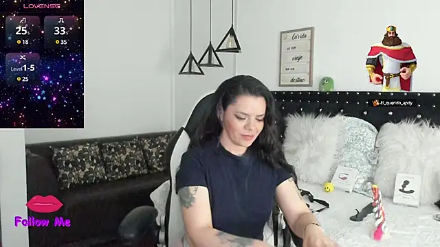 Snapshot of natasha_logan_ chatting on 01.28.25 natasha logan online show from 01.28.25