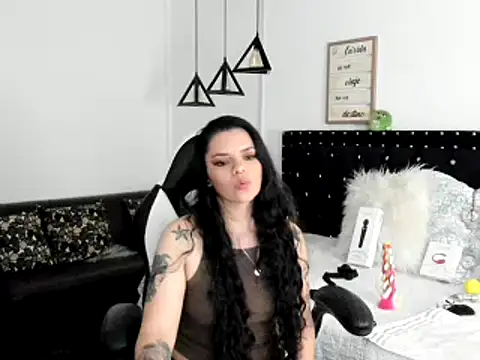 Snapshot of natasha_logan_ chatting on 02.01.25 natasha logan online show from 02.01.25