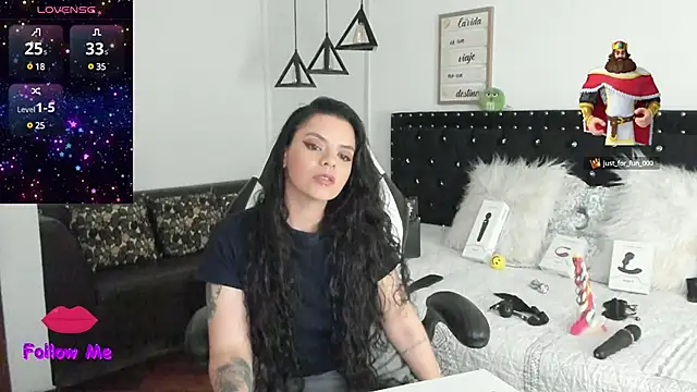 Snapshot of natasha_logan_ chatting on 02.04.25 natasha logan online show from 02.04.25