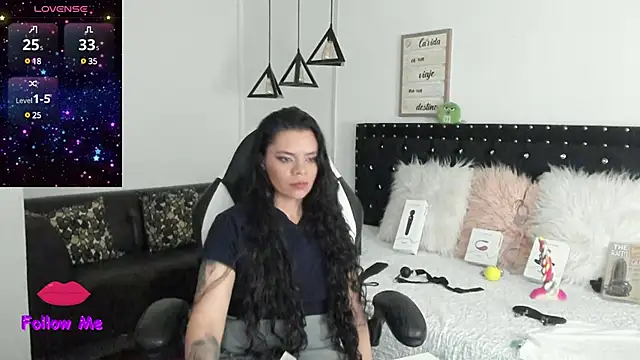 Snapshot of natasha_logan_ chatting on 02.25.25 natasha logan online show from 02.25.25