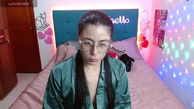 Snapshot of antonella_sweet33 chatting on 12.20.24 antonella sweet33 online show from 12.20.24