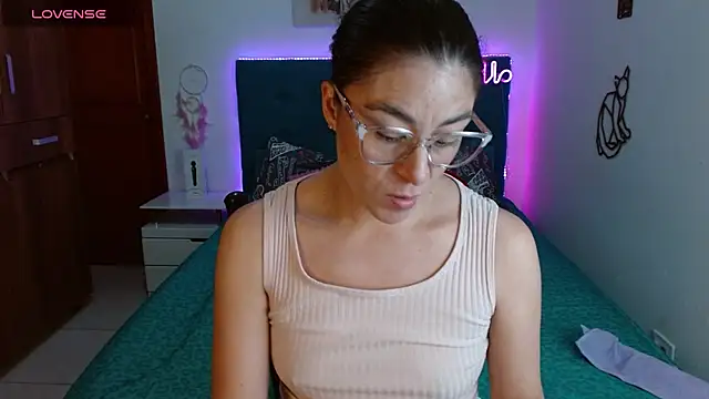 Snapshot of antonella_sweet33 chatting on 03.22.25 antonella sweet33 online show from 03.22.25