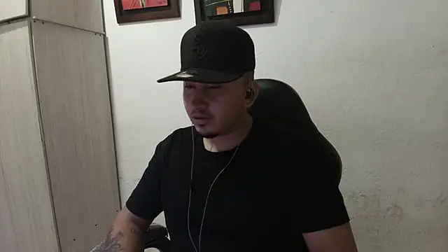 Snapshot of myke_andrade chatting on 10.01.25 myke andrade online show from 10.01.25