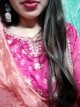 Snapshot of Noor_Darliing chatting on 02.14.25 Noor Darliing online show from 02.14.25