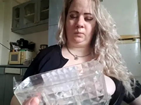 Snapshot of D_Marinna chatting on 01.28.25 D Marinna online show from 01.28.25