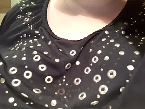 Snapshot of D_Marinna chatting on 03.05.25 D Marinna online show from 03.05.25