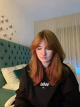Snapshot of _Chlo__e chatting on 02.12.25  Chlo  e online show from 02.12.25