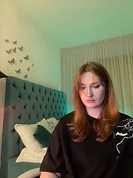 Snapshot of _Chlo__e chatting on 02.20.25  Chlo  e online show from 02.20.25