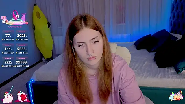 Snapshot of _Chlo__e chatting on 10.10.25  Chlo  e online show from 10.10.25