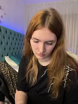 Snapshot of _Chlo__e chatting on 10.12.25  Chlo  e online show from 10.12.25