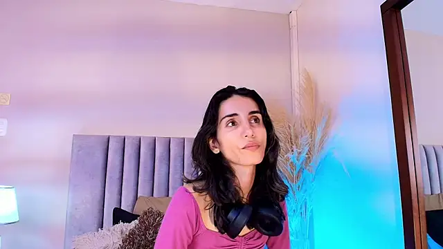 Nina Cavaali online show from 10.25.25