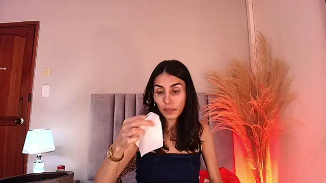 Nina Cavaali online show from 11.11.25