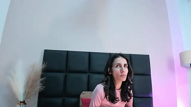 Nina Cavaali online show from 11.12.25