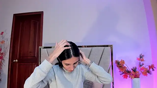 Nina Cavaali online show from 11.13.25