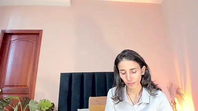 Nina Cavaali online show from 11.17.25