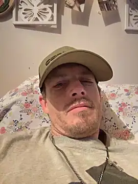 Snapshot of KBONE36 chatting on 09.22.25 KBONE36 online show from 09.22.25