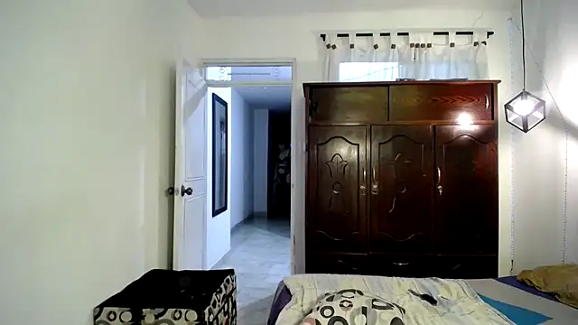 ivonne  hott1 online show from 02.25.25