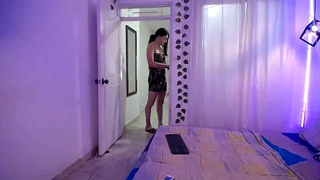 ivonne  hott1 online show from 09.28.25