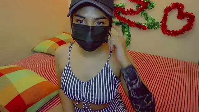 Snapshot of Kiara-Tanvi chatting on 12.23.24 Kiara-Tanvi online show from 12.23.24