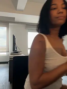 Snapshot of Isabella2603 chatting on 03.21.25 Isabella2603 online show from 03.21.25