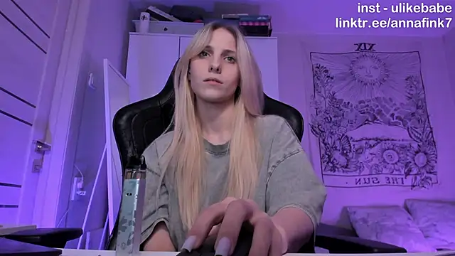 Snapshot of Anna_Fink chatting on 10.05.25 Anna Fink online show from 10.05.25