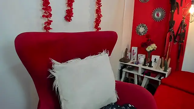 julieta evans  online show from 02.10.25