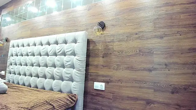 Snapshot of FitKate chatting on 11.14.25 FitKate online show from 11.14.25