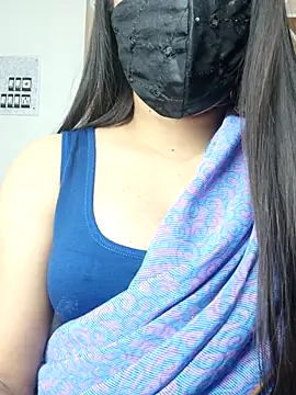 Snapshot of _desigori chatting on 03.05.25  desigori online show from 03.05.25