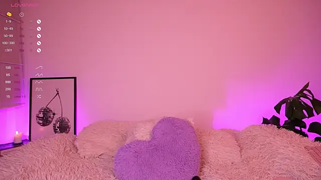 Snapshot of annie24_evans chatting on 01.12.25 annie24 evans online show from 01.12.25