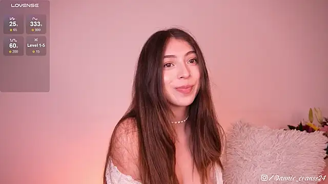 Snapshot of annie24_evans chatting on 03.06.25 annie24 evans online show from 03.06.25