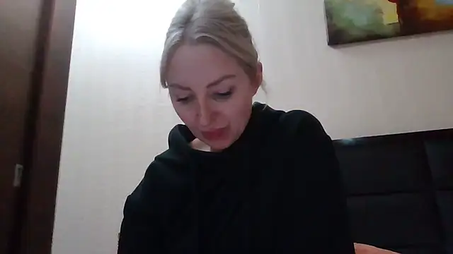 Snapshot of Allys chatting on 01.24.25 Allys online show from 01.24.25