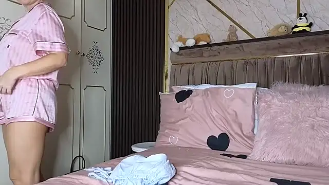 Snapshot of Allys chatting on 03.02.25 Allys online show from 03.02.25