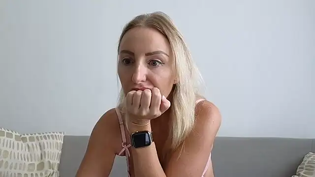 Snapshot of Allys chatting on 10.10.25 Allys online show from 10.10.25