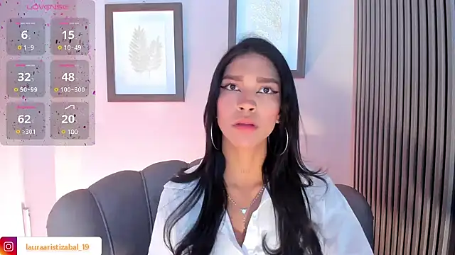 Snapshot of LauraAristizabal chatting on 01.26.25 LauraAristizabal online show from 01.26.25
