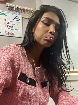 Snapshot of LauraAristizabal chatting on 01.26.25 LauraAristizabal online show from 01.26.25