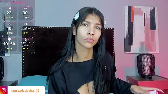 Snapshot of LauraAristizabal chatting on 03.04.25 LauraAristizabal online show from 03.04.25