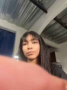 Snapshot of LauraAristizabal chatting on 03.18.25 LauraAristizabal online show from 03.18.25