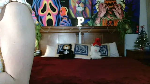 Snapshot of MINI_Petite chatting on 12.18.24 MINI Petite online show from 12.18.24