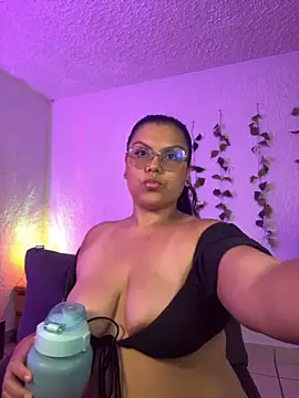 Snapshot of kittylu__ chatting on 09.24.25 kittylu online show from 09.24.25