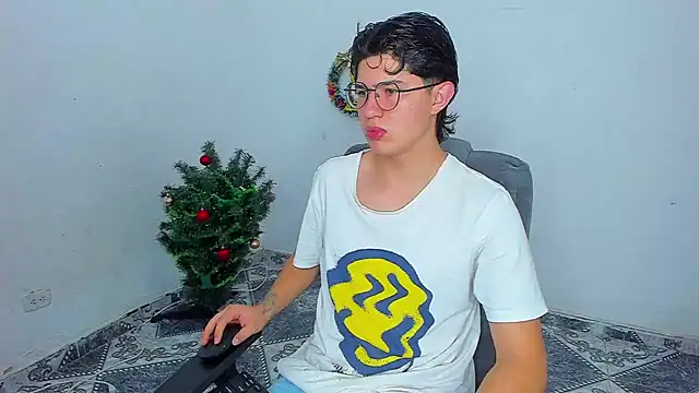Snapshot of patrik_027 chatting on 12.18.24 patrik 027 online show from 12.18.24